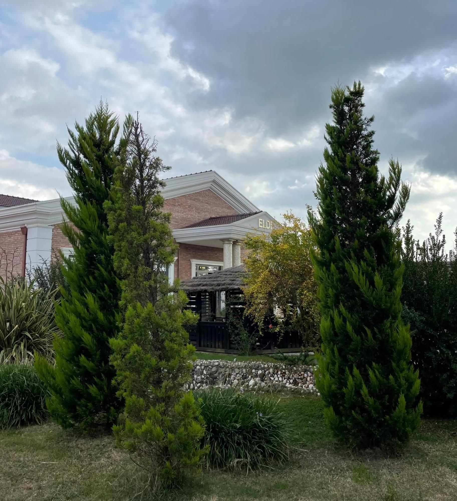 Agroturizem Eldi Hotel Fier Exterior foto